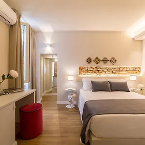 https://atelier-altafronte.it-tuscanyhotel.com